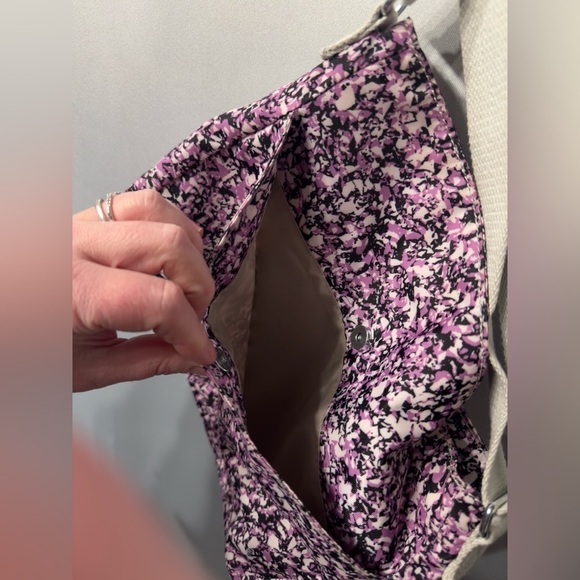 Kipling Crossbody 13x8”- like new!! - Picture 9 of 12